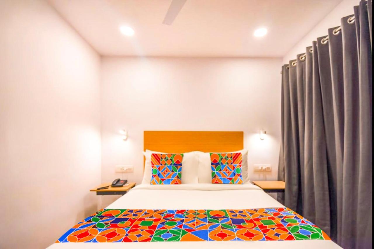 Fabhotel Heera Holiday Inn - Nr Eden Garden Stadium Kolkata Exterior photo